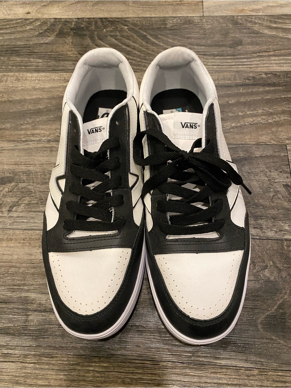 Vans Men's Black & White Low-Top Sneakers